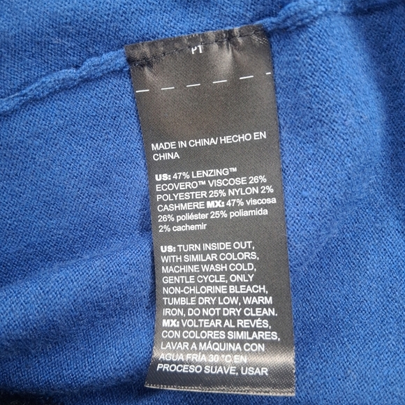 NWT Chico’s Zenergy Luxe Cashmere Blend Royal Blue Colorblock Pullover Sweater - Picture 16 of 16
